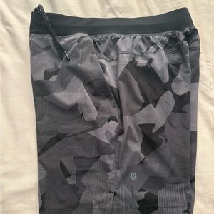 Lululemon T.H.E. Shorts Camo Men’s Medium 2 Pair Lot of 2